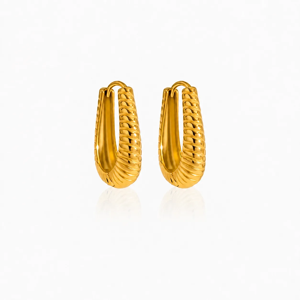 EH05004 gold-tone elongated oval hoop earrings with ridged outer surfaces