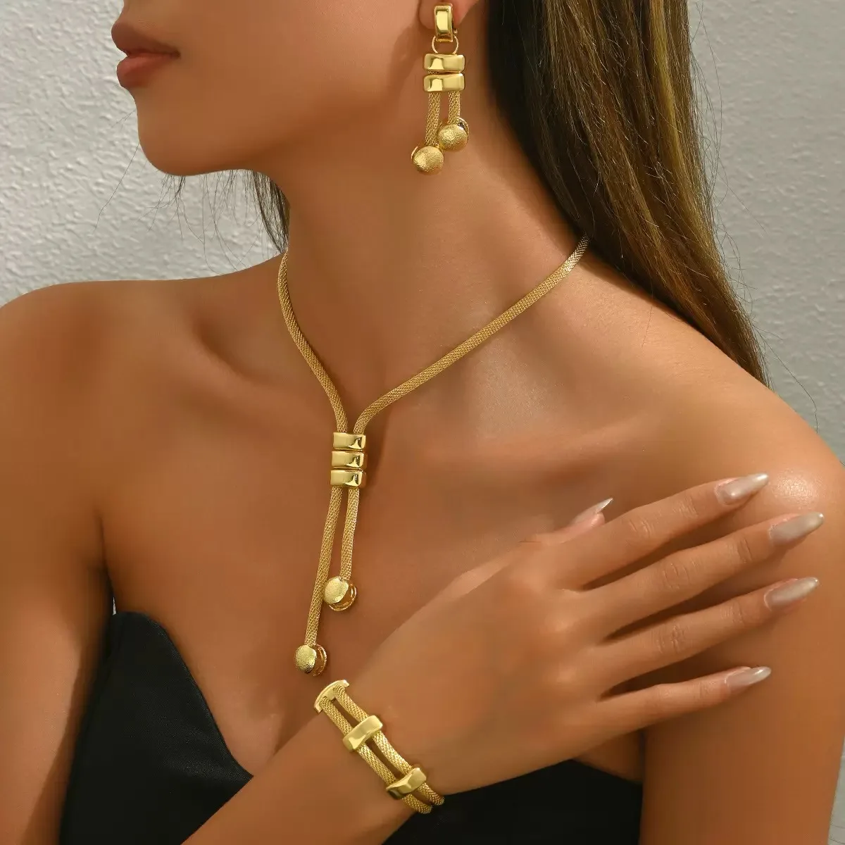 Textured Gold-Color Jewelry Set source image 3